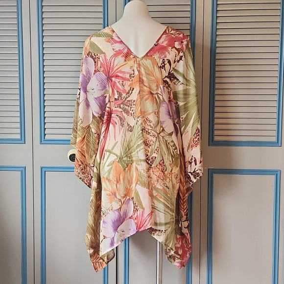 Lula orange floral Poncho - Picture 8 of 11